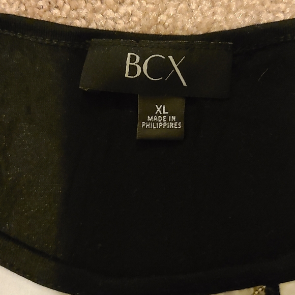 Black and White Blouse - Picture 4 of 4